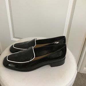 Tahari black loafer with white trim